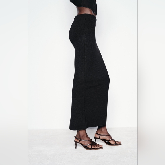🥀 Zara Stretch•knit Skirt - Picture 1 of 4